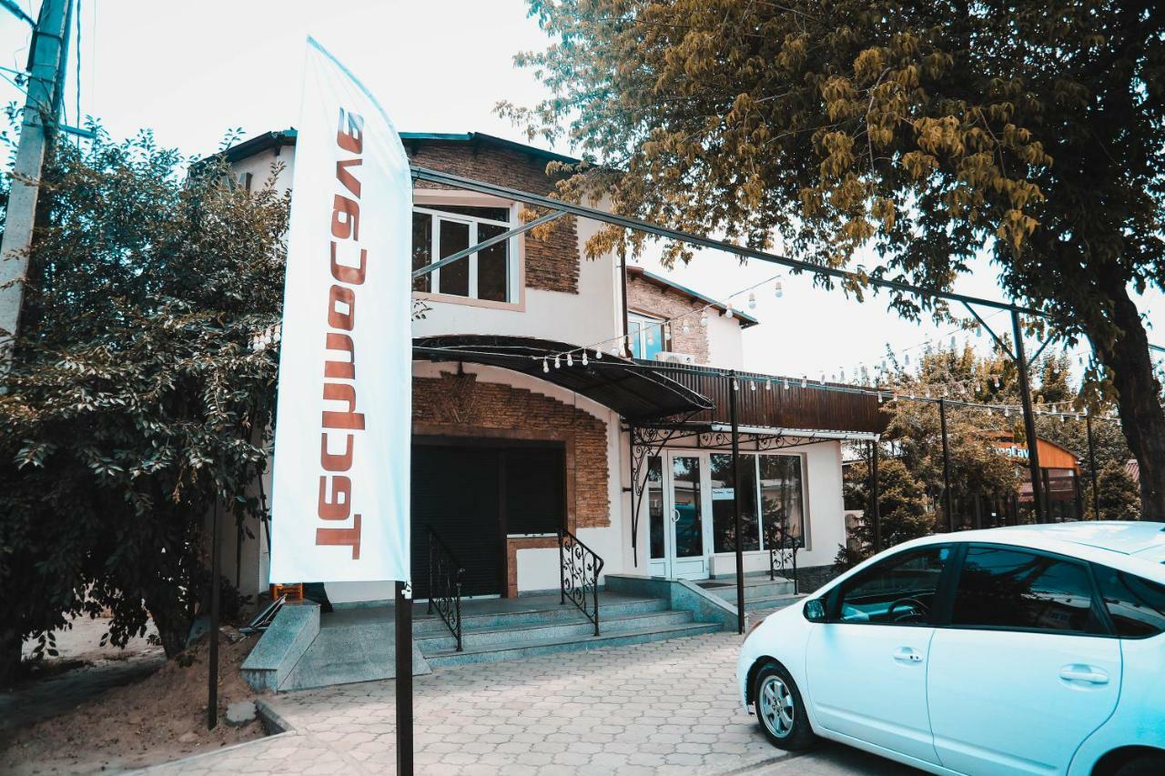 Capsule Hotel Technocave Bishkek Exterior foto